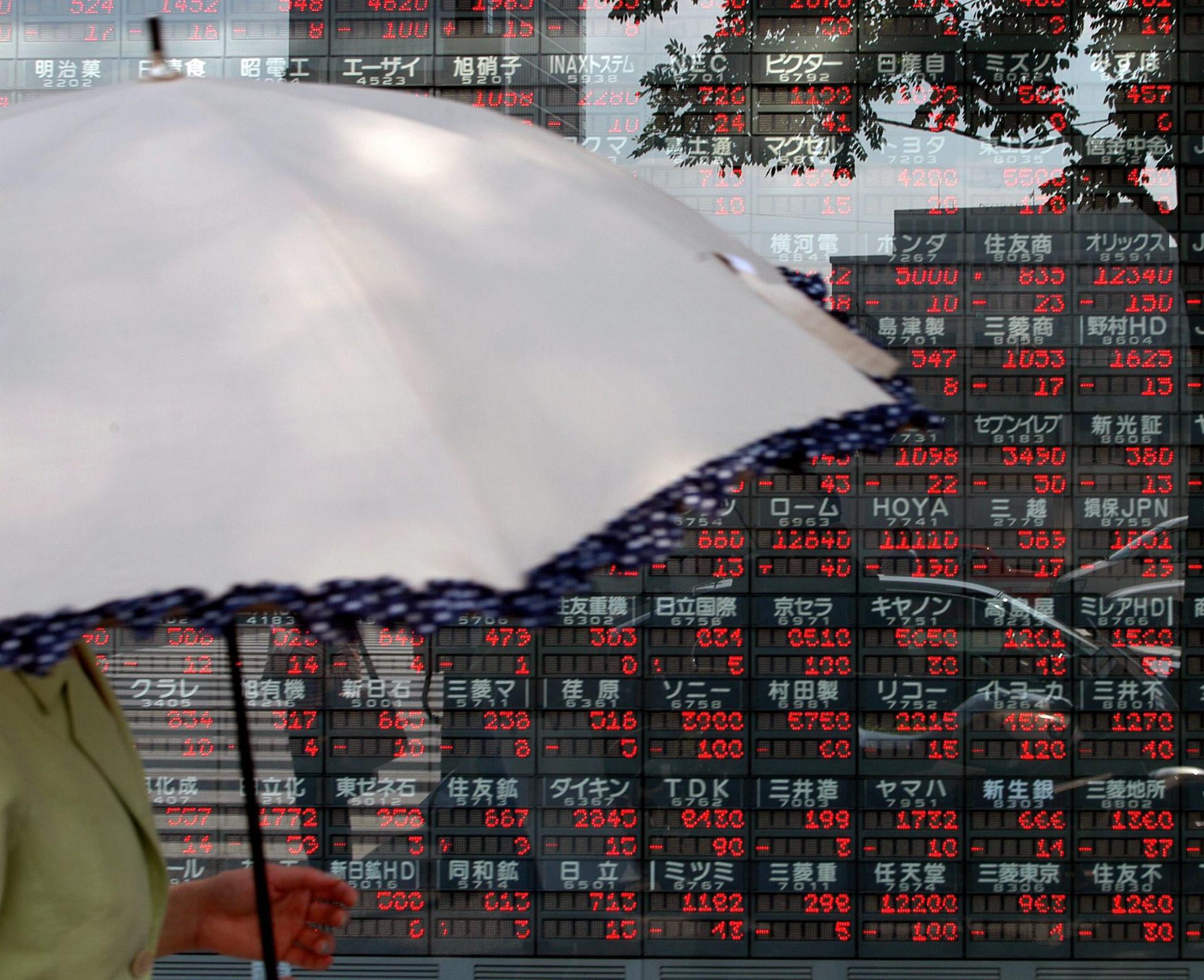Imagen de archivo de una ventanilla del indicador Nikkei en el centro de Tokio. EPA/ANDY RAIN