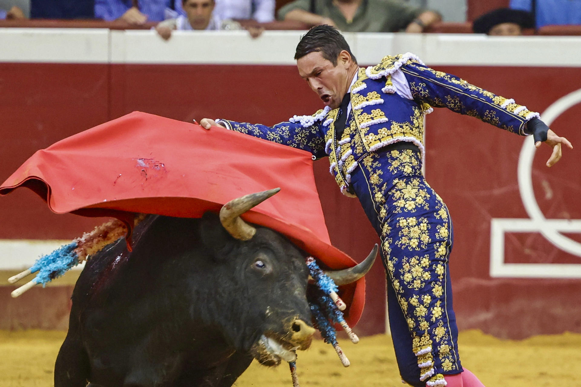 SAN SEBASTIÁN, 16/08/2025.- El diestro José Mari Manzanares este sábado durante el tercer festejo taurino de la Semana Grande de San Sebastián. EFE/Javi Colmenero
