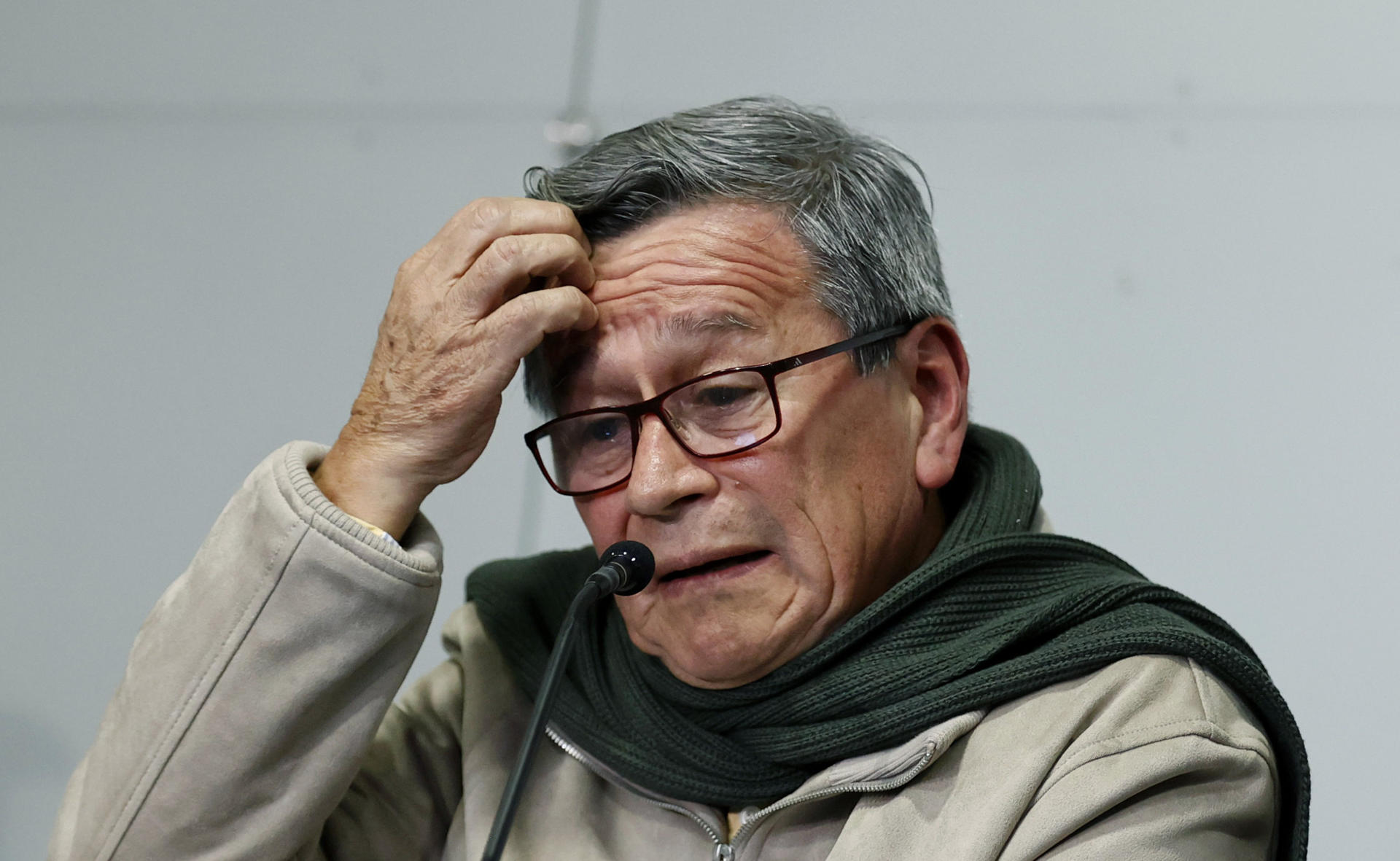 Fotografía de archivo del 10 de octubre de 2023 que muestra al jefe de la delegación de la guerrilla del ELN, Pablo Beltrán, durante una rueda de prensa en Bogotá (Colombia). EFE/ Mauricio Dueñas Castañeda