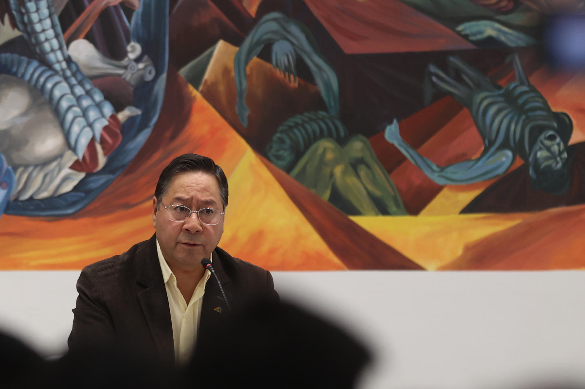 El presidente de Bolivia, Luis Arce, habla durante una rueda de prensa este jueves, en La Casa Grande del Pueblo en La Paz (Bolivia). EFE/ Luis Gandarillas