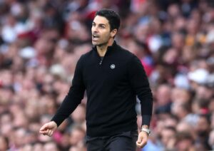 El entrenador del Arsenal, Mikel Arteta, reacciona durante el partido de fútbol de la Premier League inglesa entre el Arsenal FC y el Brentford FC, en Londres, Reino Unido, el 12 de abril de 2025. Foto de archivo de: NEIL HALL/EFE/EPA