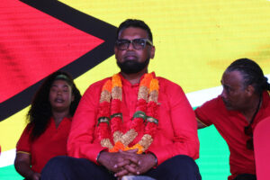 Fotografía del presidente de Guyana, Irfaan Ali, asistiendo a un acto político en Georgetown (Guyana). EFE/ Nazima Raghubir