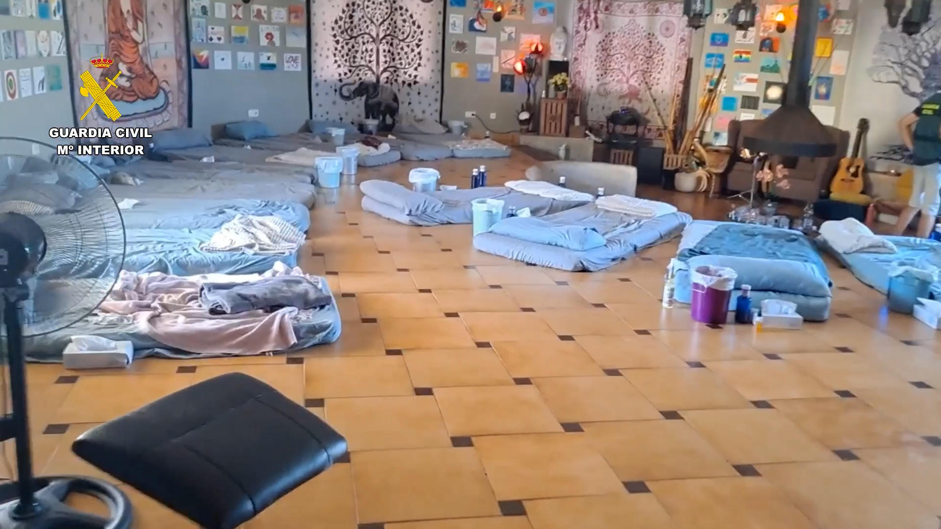 La Guardia Civil ha desmantelado una organización que ofertaba por internet retiros espirituales y paquetes vacacionales de medicina tradicional curativa en un chalé de Pedreguer (Alicante) donde se consumía ayahuasca, entre otras sustancias psicoactivas, y que recibía clientes de todo el mundo, en su mayoría de países europeos. EFE/ Guardia Civil // SOLO USO EDITORIAL/SOLO DISPONIBLE PARA ILUSTRAR LA NOTICIA QUE ACOMPAÑA (CRÉDITO OBLIGATORIO)