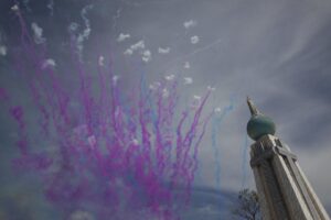 Fotografía de archivo de los fuegos pirotécnicos sobre el monumento del Divino Salvador del Mundo, en San Salvador (El Salvador). EFE/Roberto Escobar
