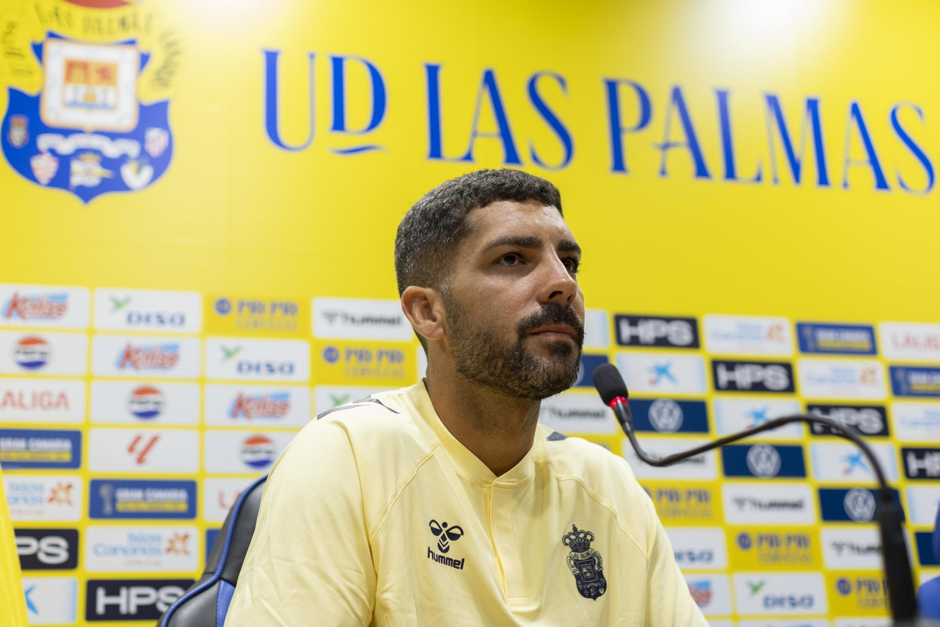 Alex Suárez, reciente renovación hasta 2028 de la UD Las Palmas, ha ofrecido una rueda de prensa. EFE/Quique Curbelo
