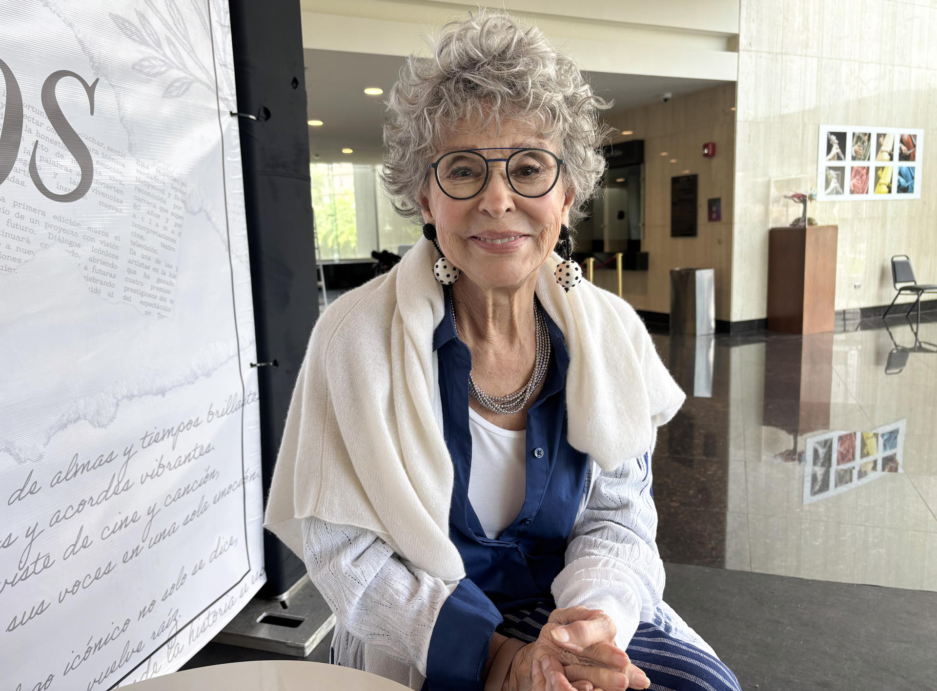 La actriz puertorriqueña Rita Moreno posa durante una entrevista con EFE este martes, en el Centro de Bellas Artes de San Juan (Puerto Rico). EFE/ Esther Alaejos
