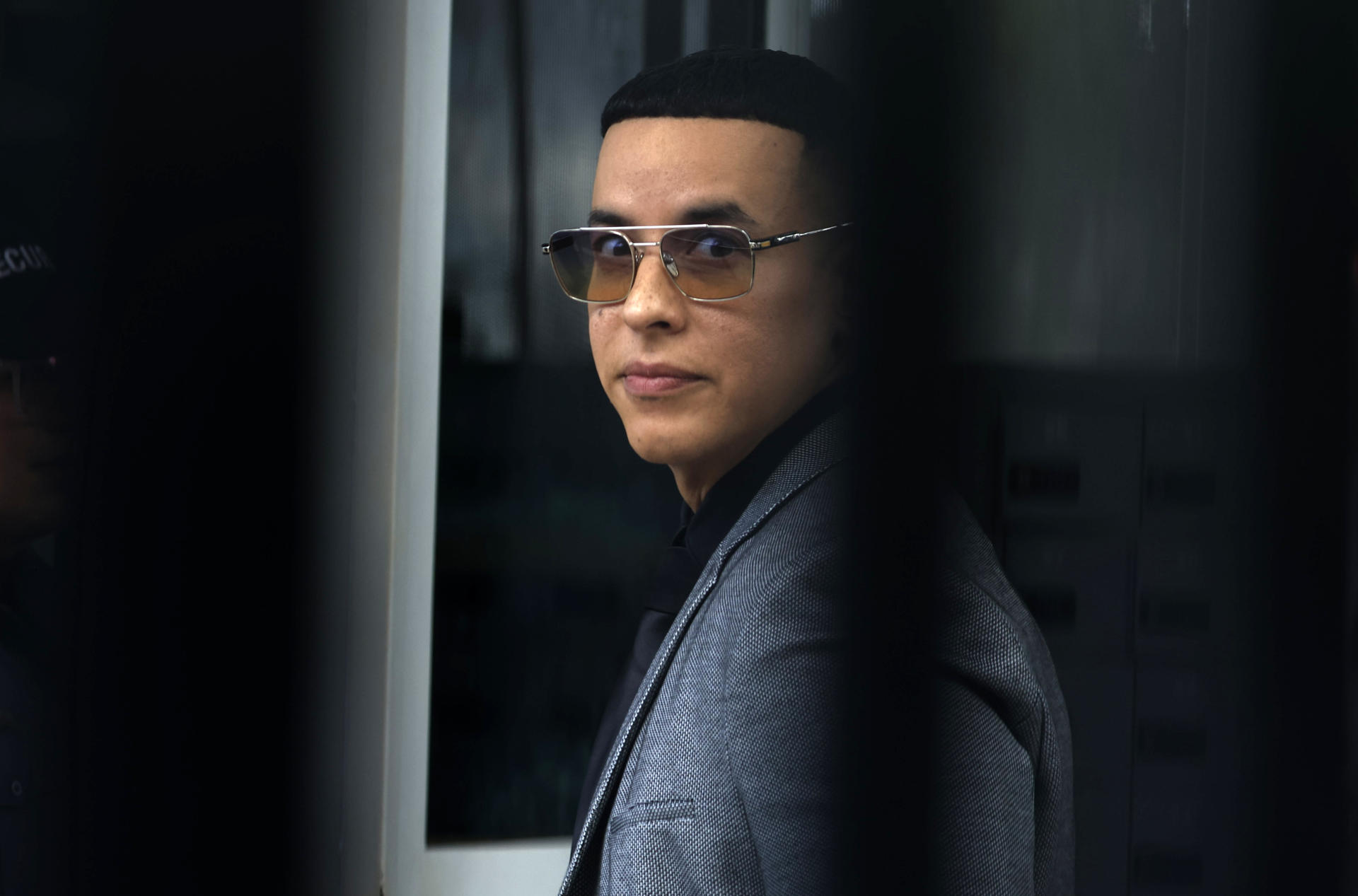 El cantante Daddy Yankee asiste a una audiencia este jueves, en elTribunal Federal en San Juan (Puerto Rico). EFE/ Thais Llorca
