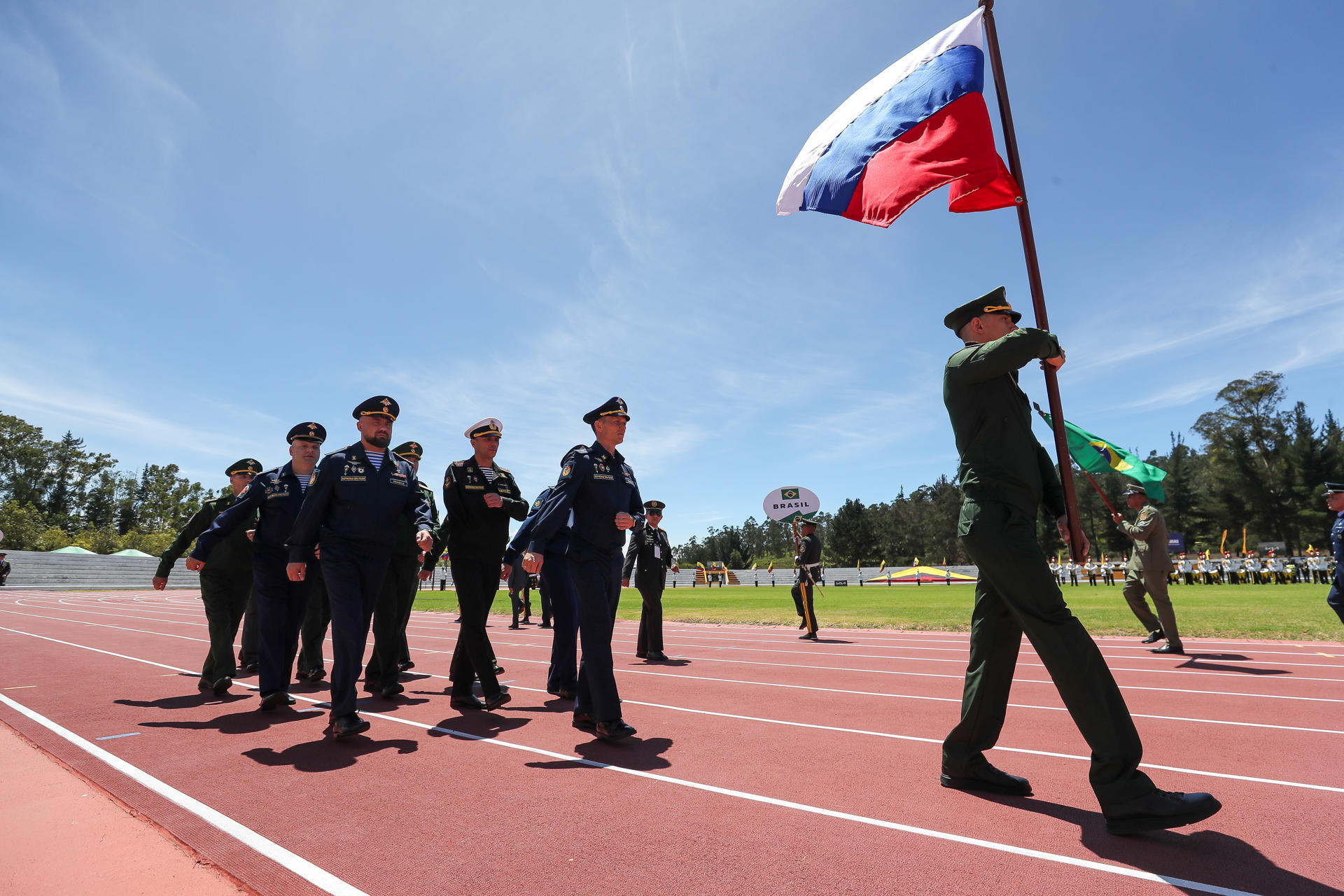 Integrantes de la delegación de Rusia participan en la inauguración del segundo Campeonato Mundial de Paratletismo Militar en Quito (Ecuador). EFE/ José Jácome
