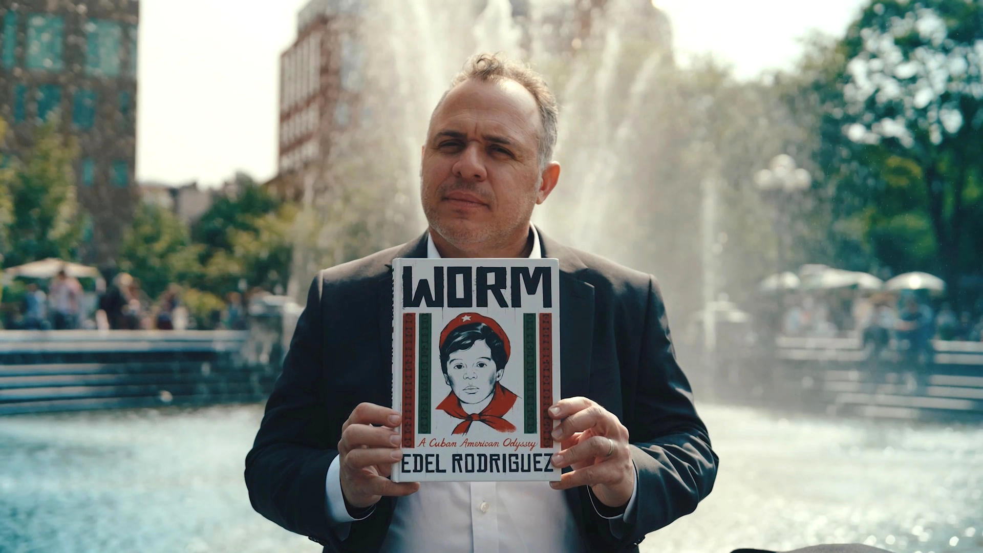 Fotograma cedido por Sound Off Films donde aparece el ilustrador Edel Rodríguez durante una escena del documental 'Freedom is a Verb' (La Libertad es un Verbo) que se estrenó en noviembre de 2024 y que a partir del próximo martes estará disponible en formato digital a través de Youtube. EFE/ Sound Off Films
