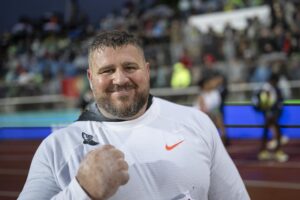 El estadounidense Joe Kovacs, en la prueba de lanzamiento de peso de la la Athletissima de Lausana (Suiza). EFE/EPA/JEAN-CHRISTOPHE BOTT