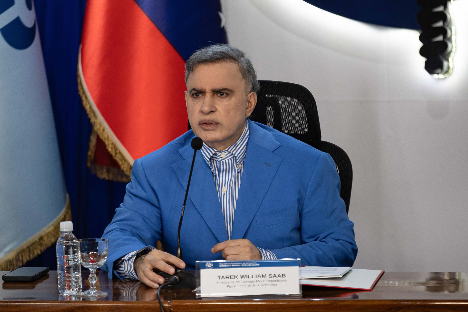 El fiscal general de Venezuela, Tarek William Saab, habla durante una rueda de prensa este lunes, en Caracas (Venezuela). EFE/ Ronald Pena R