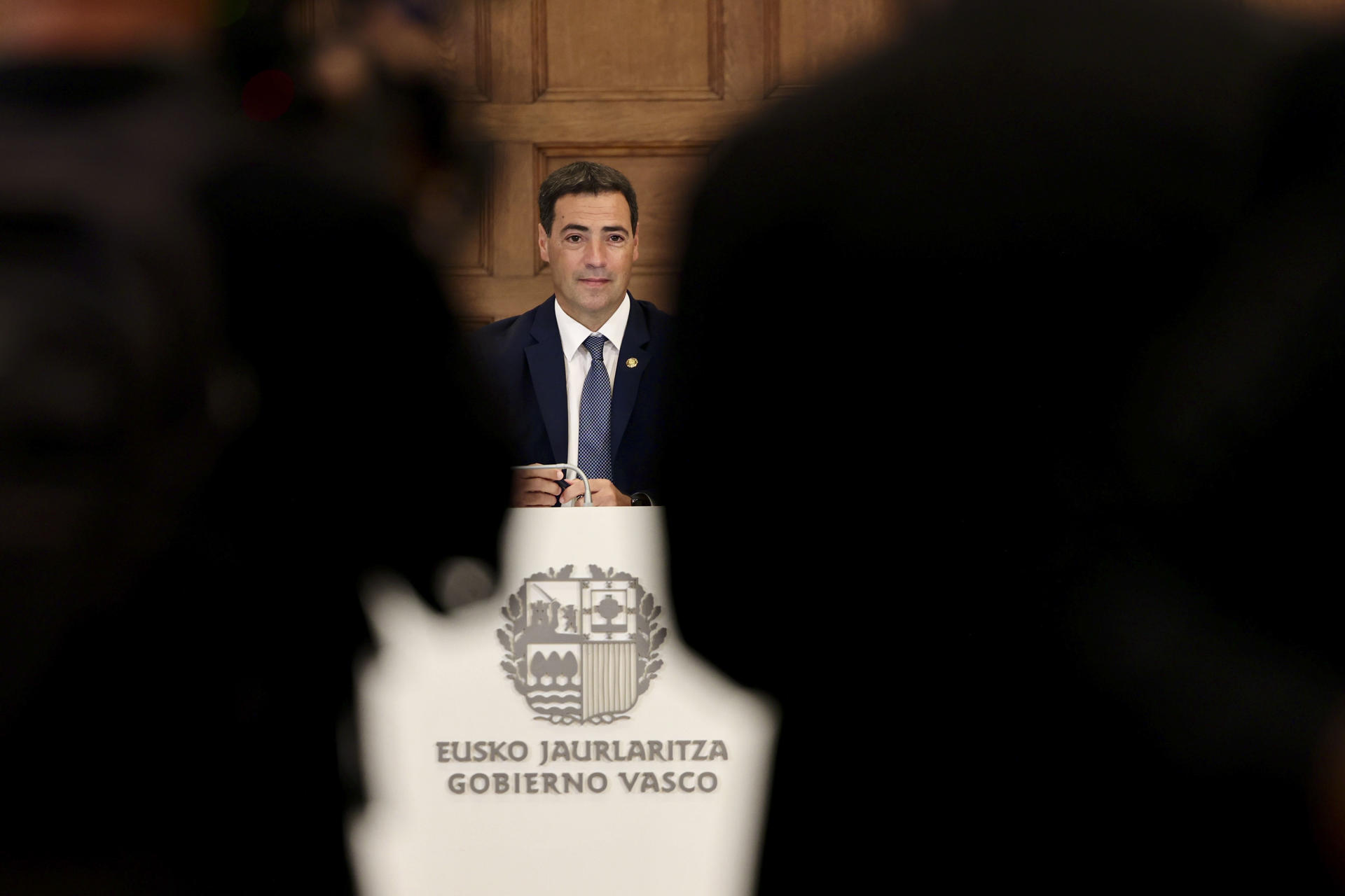 El lehendakari, Imanol Pradales, preside este jueves en San Sebastián, el primer Consejo de Gobierno vasco del nuevo curso. EFE/Javi Colmenero