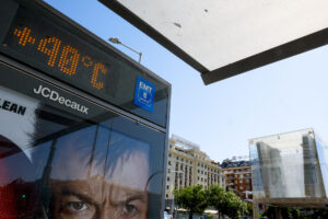 Vista de un termómetro que marca 40 grados, en una imagen de archivo. EFE/ Mariscal