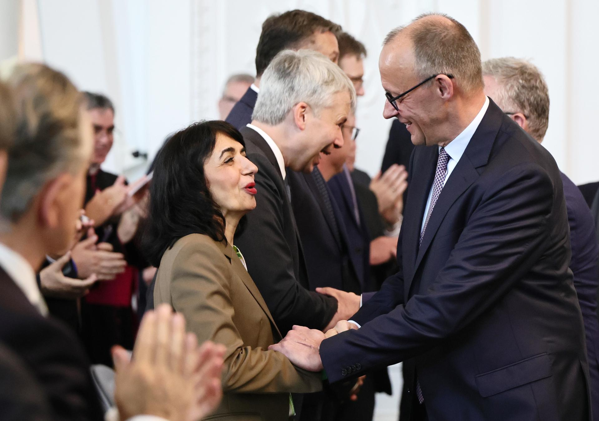 El canciller alemán Friedrich Merz habla durante una ceremonia del '75º aniversario de la Carta de los Expulsados Alemanes - Día de la Patria 2025' en Stuttgart, Alemania, 05 de agosto de 2025. (Alemania) EFE/EPA/RONALD WITTEK