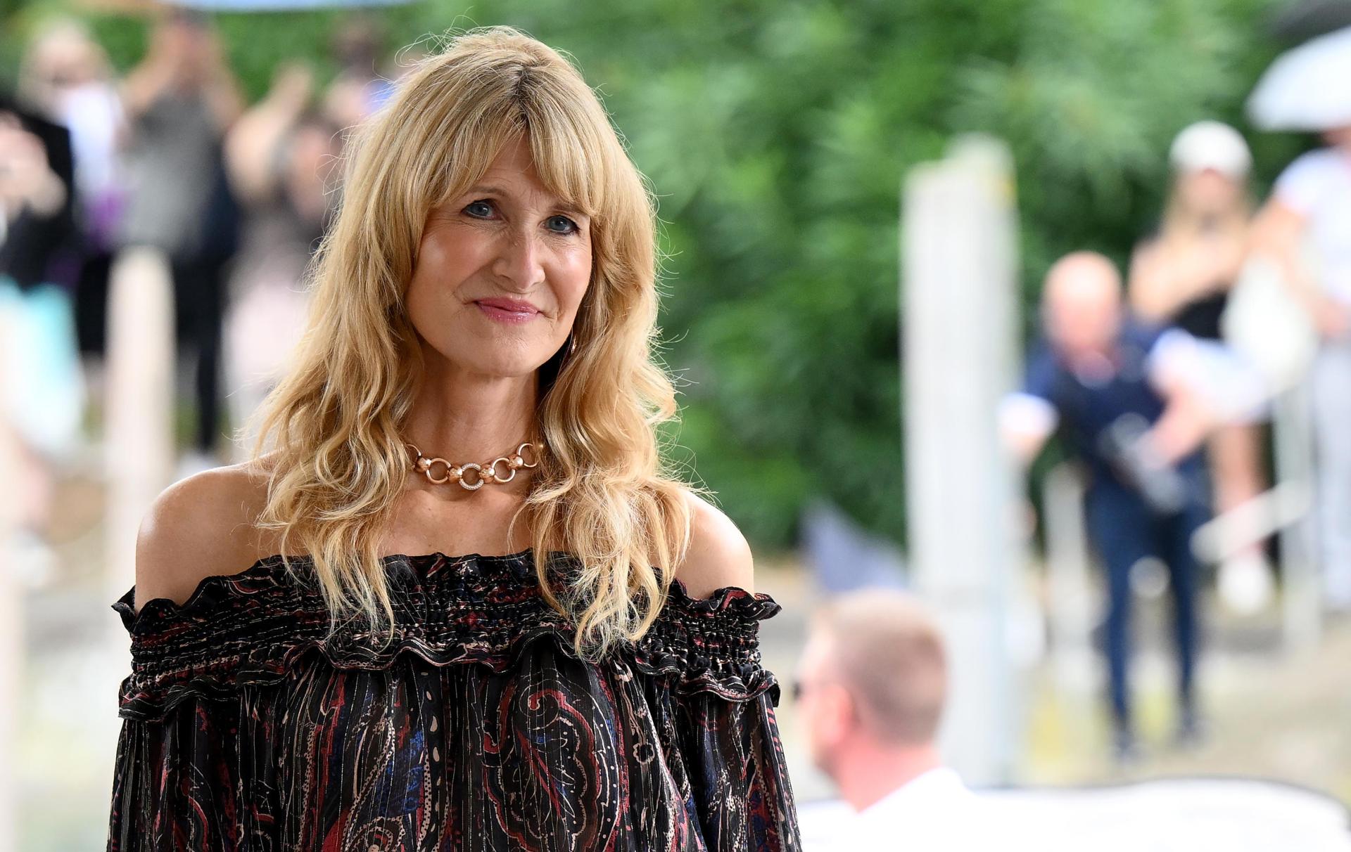 La actriz estadounidense Laura Dern llega a la playa de Lido para el Festival Internacional de Cine de Venecia, en Venecia, Italia, el 28 de agosto de 2025. La 82ª edición del Festival de Cine de Venecia se celebrará del 27 de agosto al 6 de septiembre de 2025. (Cine, Cine, Italia, Venecia) EFE/EPA/ETTORE FERRARI