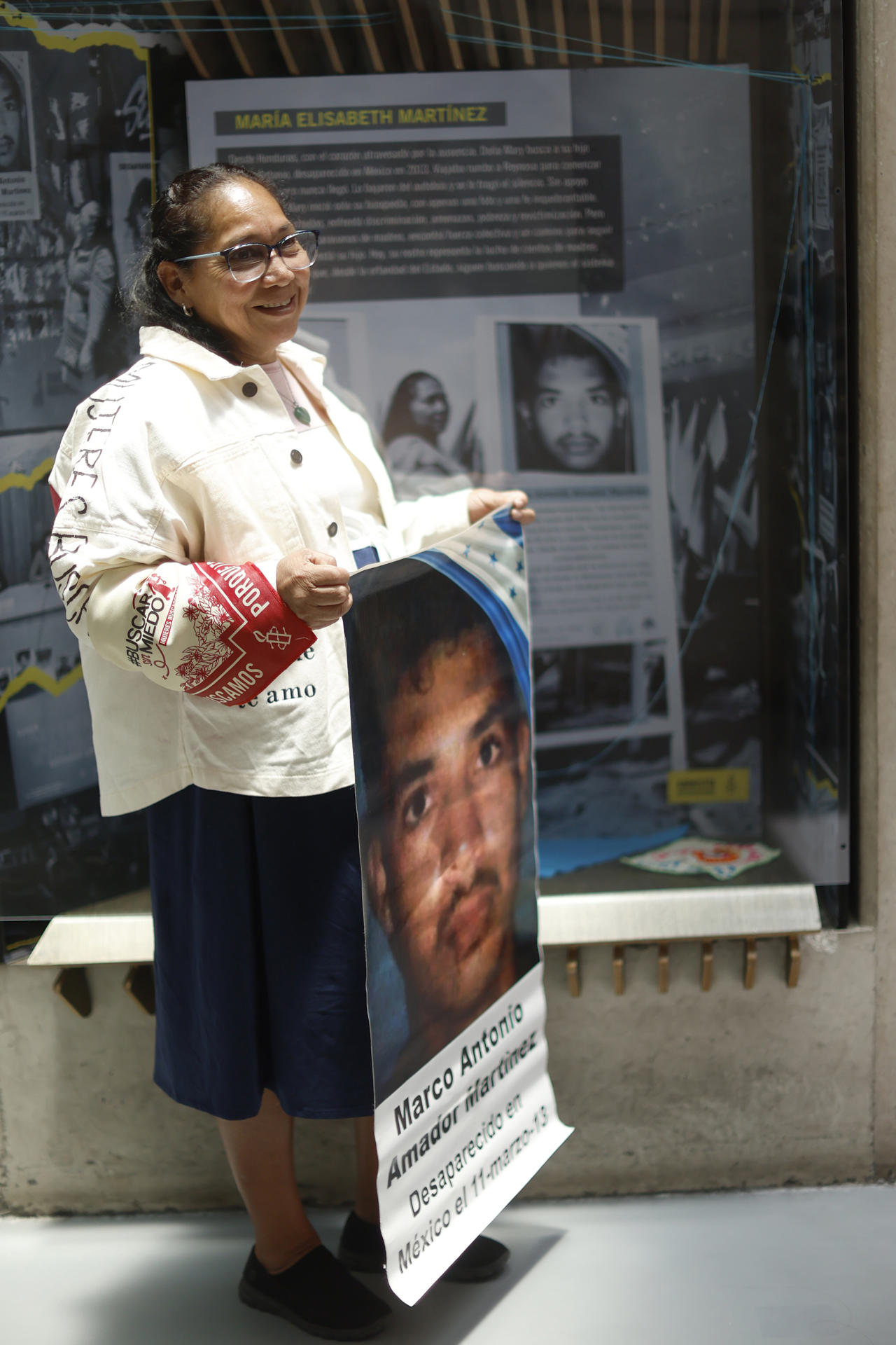 Fotografía del 1 de agosto del 2025 donde se observa a Mary Martínez, una madre buscadora hondureña posando durante una entrevista con EFE, en la Ciudad de México (México). EFE/ Sáshenka Gutiérrez
