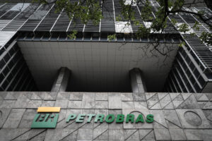 Fotografía de arcchivo del logo de Petrobras. EFE/André Coelho