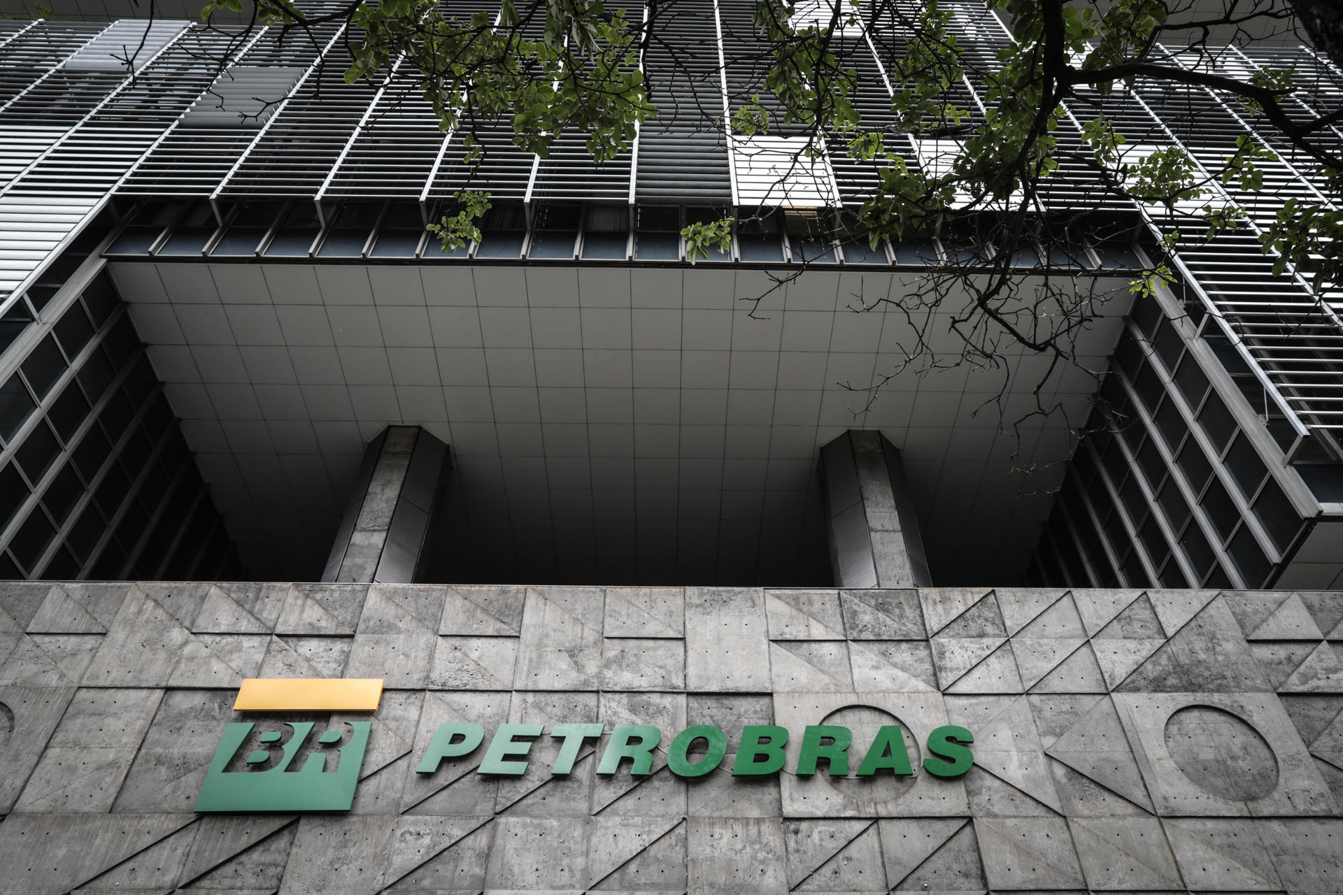 Fotografía de arcchivo del logo de Petrobras. EFE/André Coelho