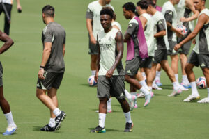 Vinícius Júnior de Real Madrid participa en un entrenamiento, en una foto de archivo. EFE/ Juan Ignacio Roncoroni