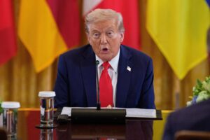 El presidente de Estados Unidos, Donald Trump, en una fotografía de archivo. EFE/AARON SCHWARTZ