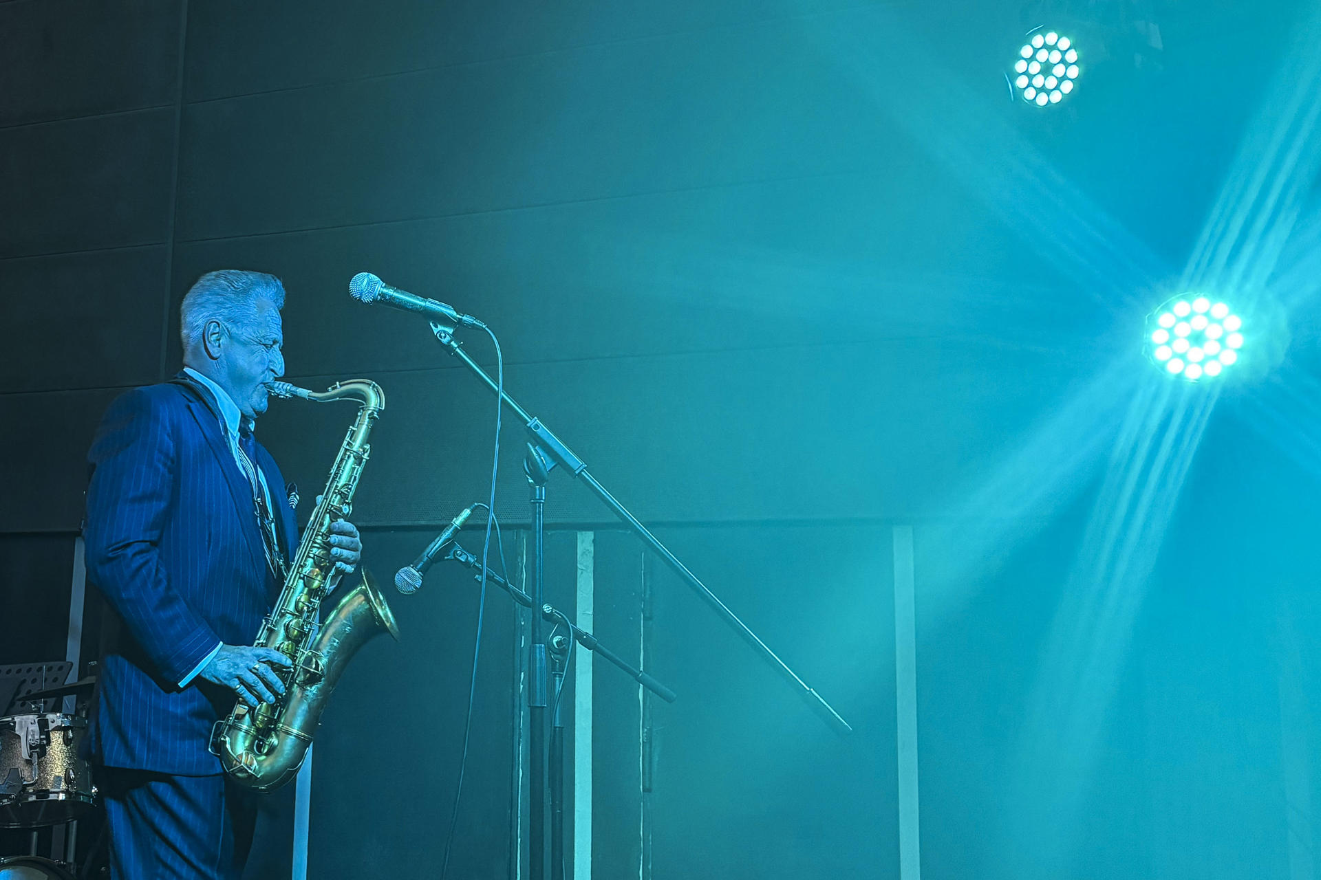 El saxofonista y cantante de jazz británico Ray Gelato toca en la sexta edición del Festival de Jazz de Santander. El saxofonista y cantante, una de las figuras centrales esta semana en el Festival de Jazz de Santander. EFE/ Eva García