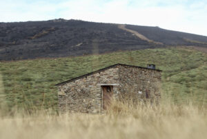 El incendio forestal de Porto (Zamora) baja a nivel 1 de gravedad potencial ante una evolución favorable. EFE/Mariam A. Montesinos
