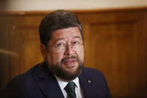 Fotografía de archivo del candidato a la Presidencia de Bolivia por el partido Alianza Unidad Samuel Doria durante una entrevista en La Paz (Bolivia). EFE/ Luis Gandarillas