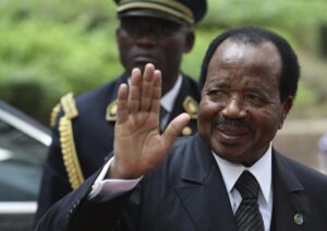 Foto archivo. -El presidente de la República de Camerún, Paul Biya, es fotografiado a su llegada a la cuarta cumbre bilateral entre la Unión Europea y África, celebrada en la sede del Consejo Europeo en Bruselas (Bélgica). EFE/Julien Warnand