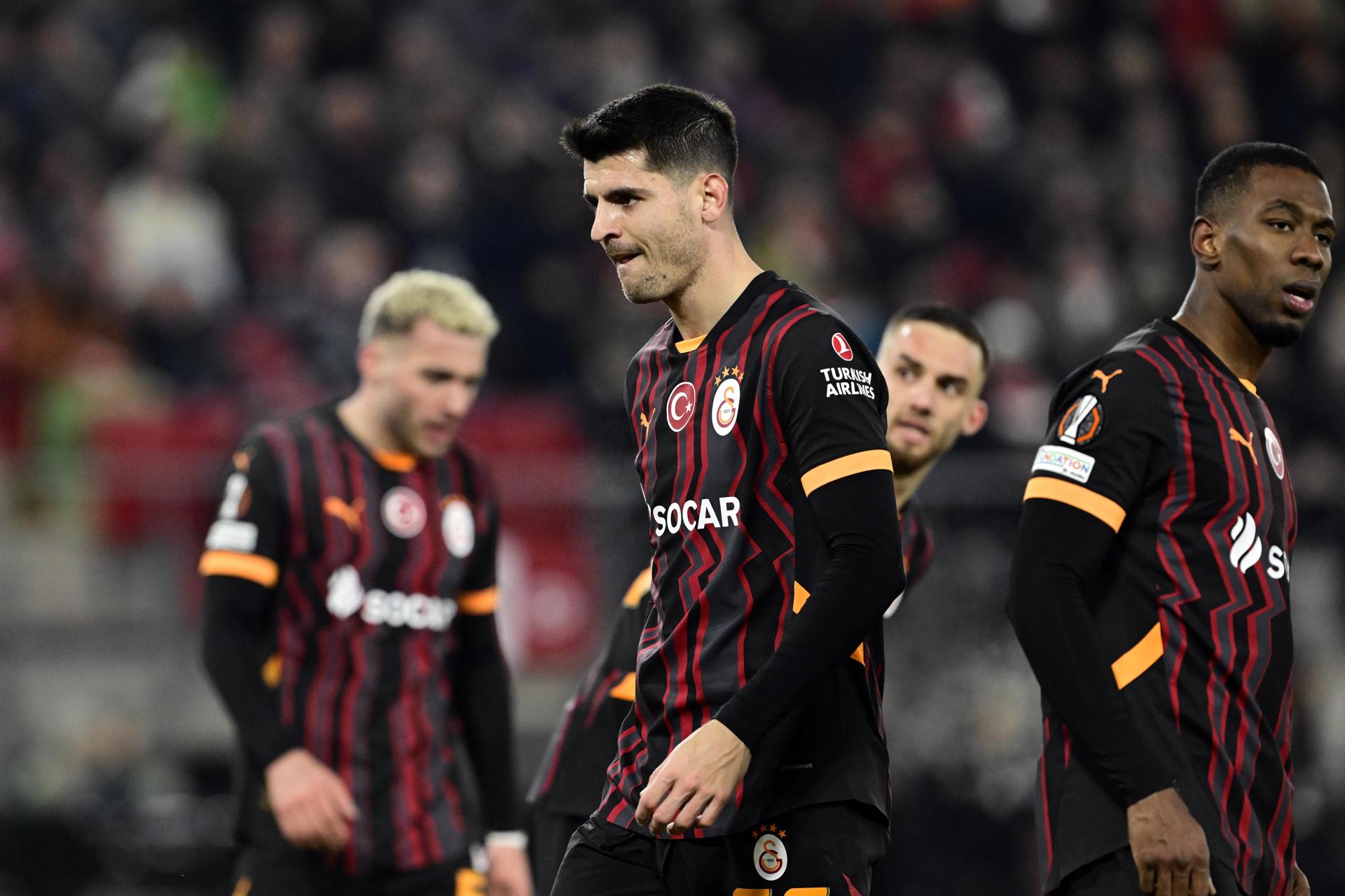 Álvaro Morata (2i), durante un partido de la Liga Europa con el Galatasaray. EFE/EPA/OLAF KRAAK