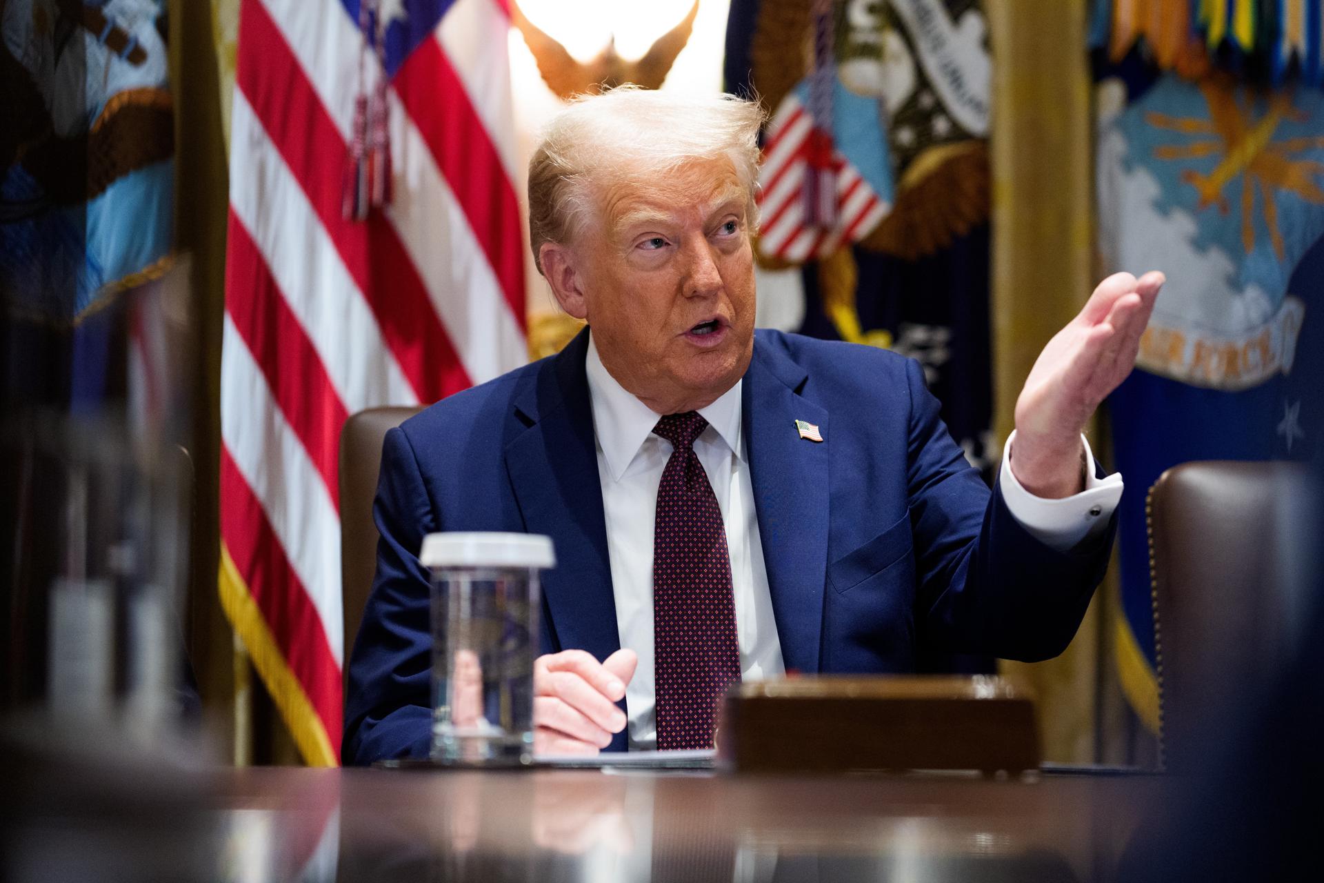 El presidente de Estados Unidos, Donald Trump, al intervenir este martes, 26 de agosto, durante una reunión con su gabinete de Gobierno, en la Casa Blanca, en Washington  DC (EE.UU.). EFE/Aaron Schwartz/Pool