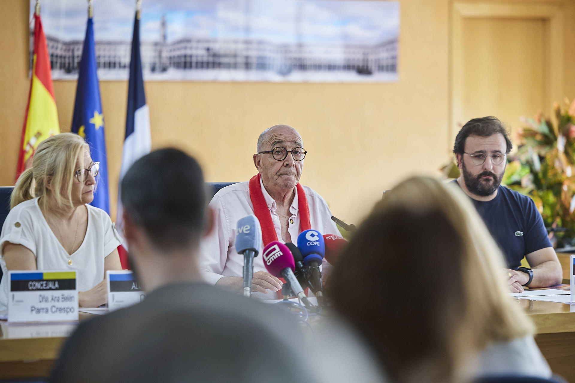 El alcalde de Noblejas, Agustín Jiménez Crespo, que ha iniciado una huelga de hambre indefinida para reclamar la construcción de un instituto de educación secundaria en la localidad, durante la rueda de prensa que ofreció este martes. EFE/Manu Reino
