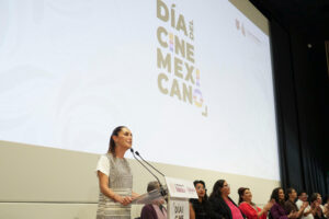 Fotografía cedida por la Presidencia de México de su mandataria, Claudia Sheinbaum, hablando durante un acto protocolario este jueves, en la Ciudad de México (México). EFE/ Presidencia De México /SOLO USO EDITORIAL/ NO VENTAS/ SOLO DISPONIBLE PARA ILUSTRAR LA NOTICIA QUE ACOMPAÑA (CRÉDITO OBLIGATORIO)