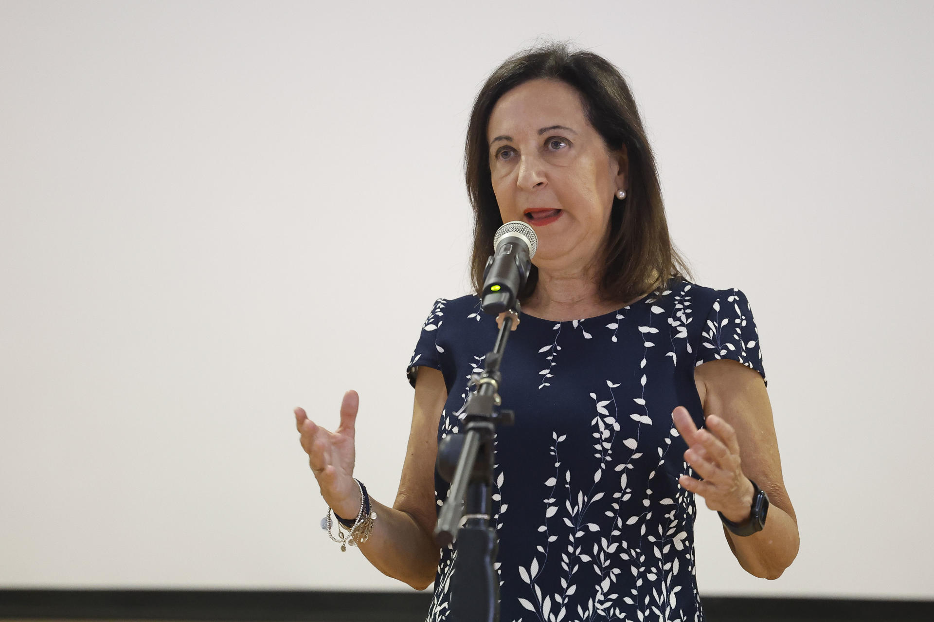 La ministra de Defensa, Margarita Robles, visita este lunes la Brigada ‘Guadarrama’ XII en la base militar ‘El Goloso’ en Alcobendas, Madrid, donde entregará condecoraciones a militares que han participado en las labores de apoyo con motivo de la DANA en Valencia. EFE/Chema Moya