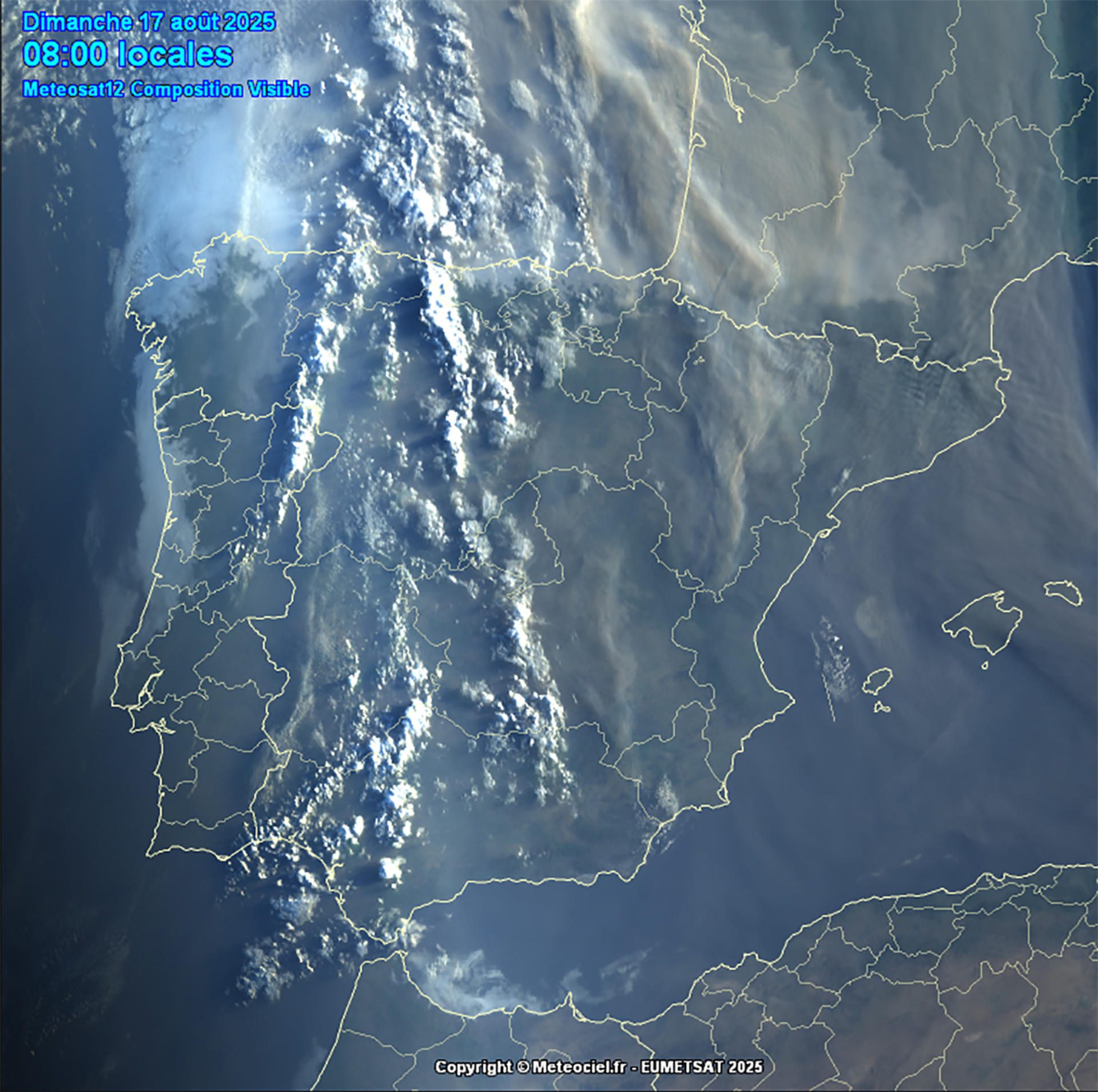 Imagen satelital de Umetsat publicada por Meteociel.fr que muestra el estado de los incendio este pasado domingo a las 08:00. EFE/ Meteociel.fr SOLO USO EDITORIAL/SOLO DISPONIBLE PARA ILUSTRAR LA NOTICIA QUE ACOMPAÑA (CRÉDITO OBLIGATORIO)