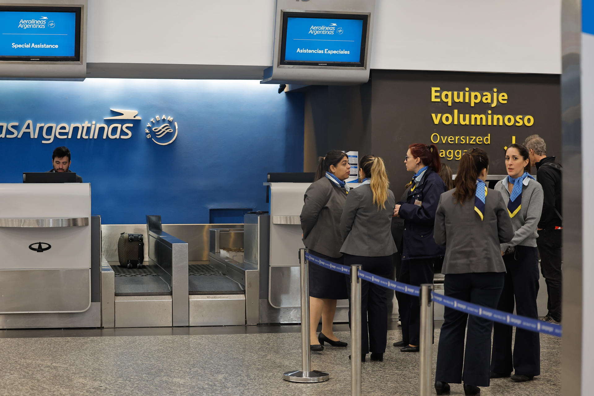 Fotografía de archivo de trabajadores de Aerolíneas Argentinas. EFE/ Juan Ignacio Roncoroni