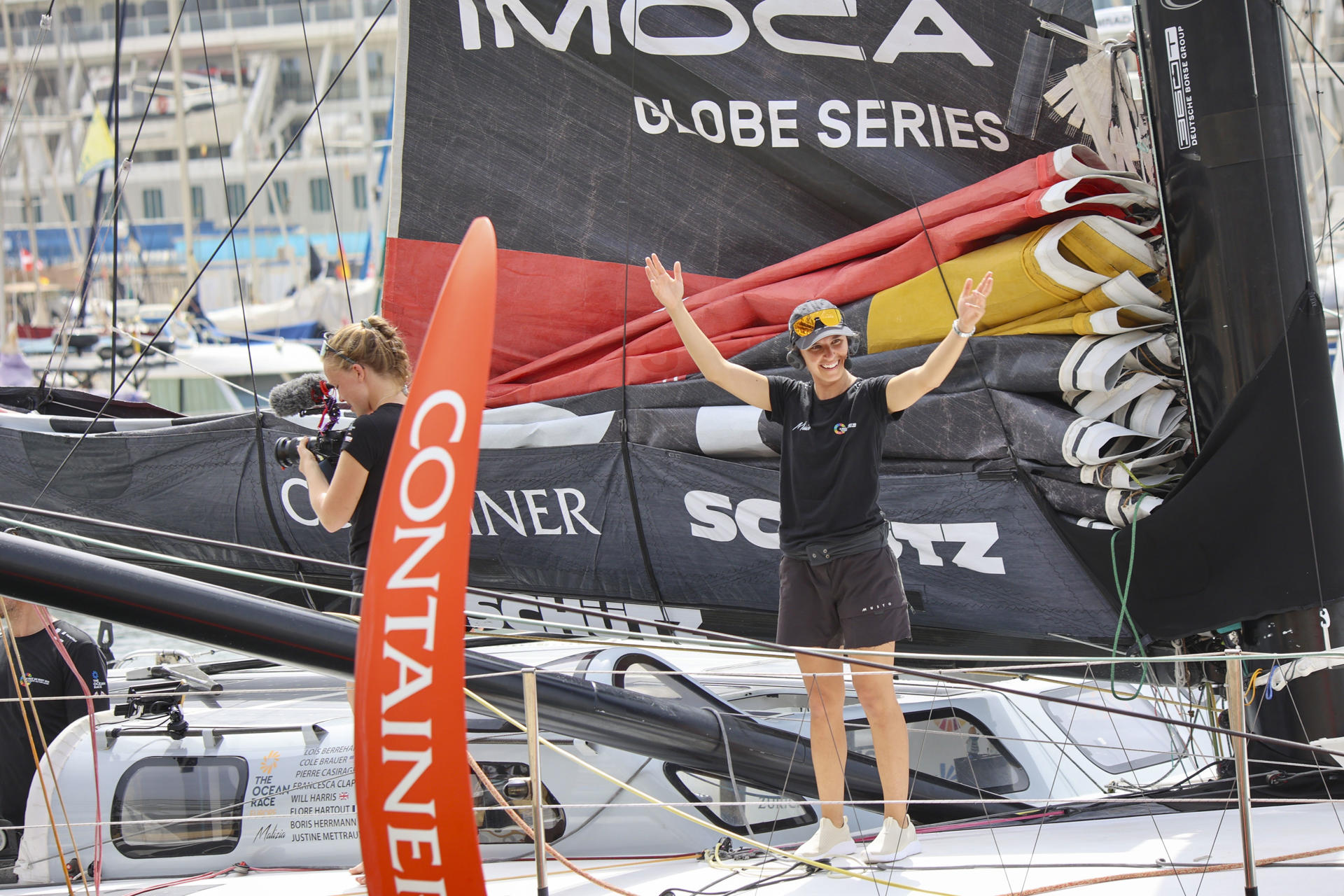 Los equipos participantes en The Ocean Race Europe han zarpado esta tarde desde el puerto de Cartagena rumbo a Niza, en la etapa que marca el inicio del tramo Mediterráneo de la competición, bajo la expectación de numerosos aficionados y con condiciones favorables de viento para la navegación. EFE/Juan Carlos Caval