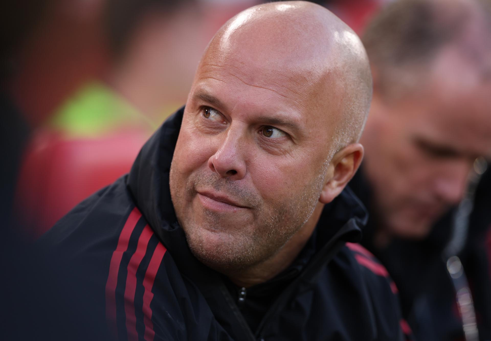 El entrenador del Liverpool, Arne Slot, observa antes de un partido amistoso de pretemporada entre el Liverpool FC y el Athletic Club en Liverpool, el 4 de agosto de 2025. Foto de archivo de: EFE/EPA/ADAM VAUGHAN
