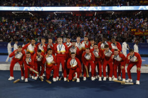 Los jugadores españoles posan con la medalla de oro conseguida en la final de fútbol masculino de los Juegos Olímpicos de París 2024, en una foto de archivo. EFE/ Juanjo Martin