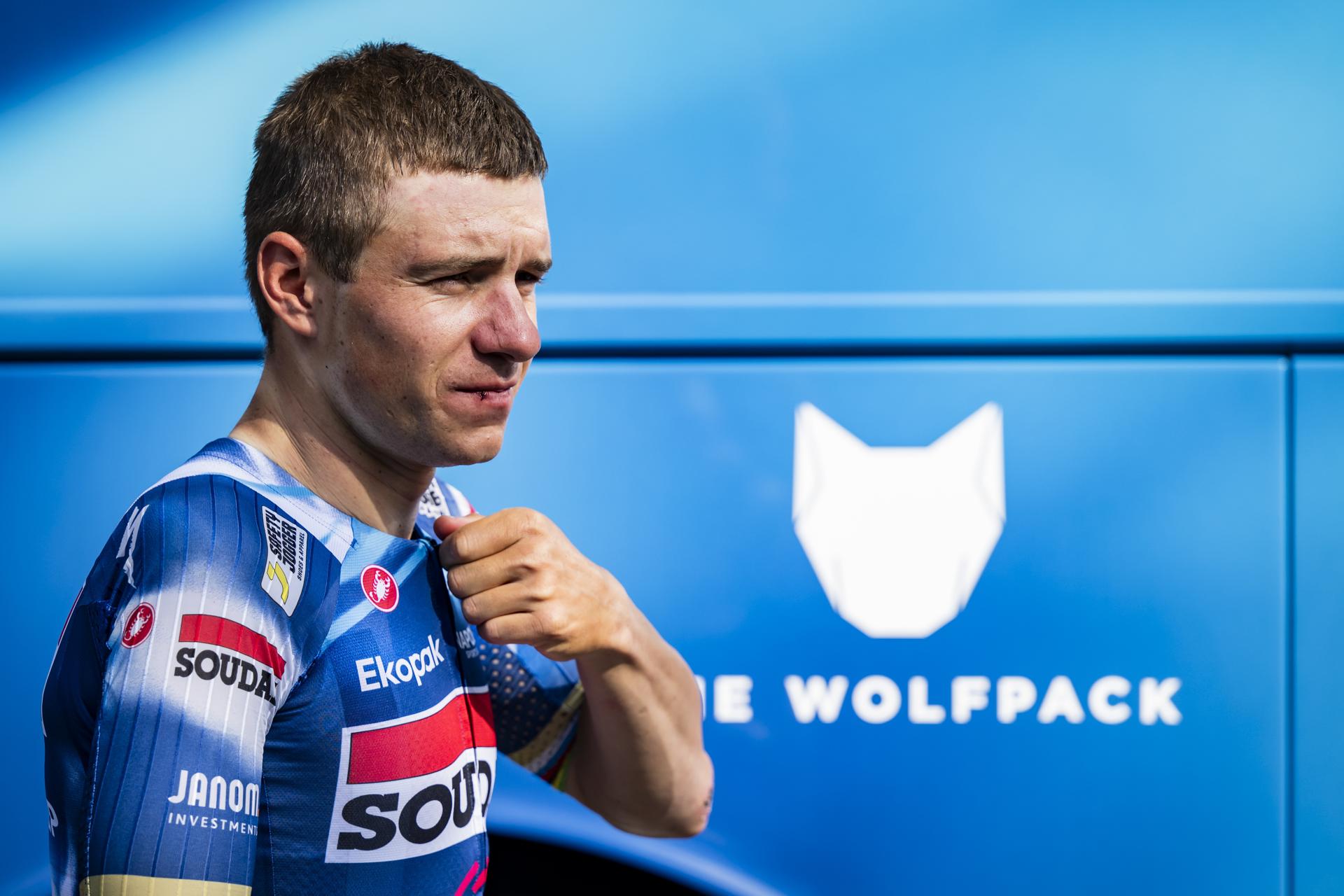 Fotografía de Jean-Christophe Bott, en la que puede verse en una imagen de archivo del 28 de abril de 2025 al ciclista belga Remco Evenepoel luciendo el maillot de su actual equipo, el Soudal Quick-Step, que deja para fichar por el Red Bull de Primoz Roglic. EFE