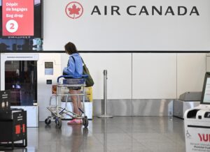 Fotografía de archivo del área de entrega de equipaje de Air Canada en el Aeropuerto Internacional Montreal–Trudeau, en Montreal ( Canadá). EFE/EPA/GRAHAM HUGHES
