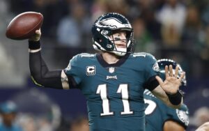 Imagen de archivo del veterano Carson Wentz.  EFE/EPA/LARRY W. SMITH