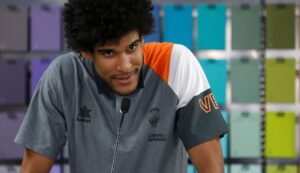 Fotografía de Miguel Ángel Polo, en la que puede verse en una imagen de archivo del 6 de septiembre de 2018 al ala-pívot Louis Labeyrie, entonces jugador del Valencia Basket. EFE