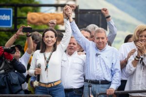 Fotografía de archivo de la líder opositora María Corina Machado junto al candidato presidencial Edmundo González Urrutia, durante un acto en Caracas (Venezuela). EFE/ Ronald Peña R