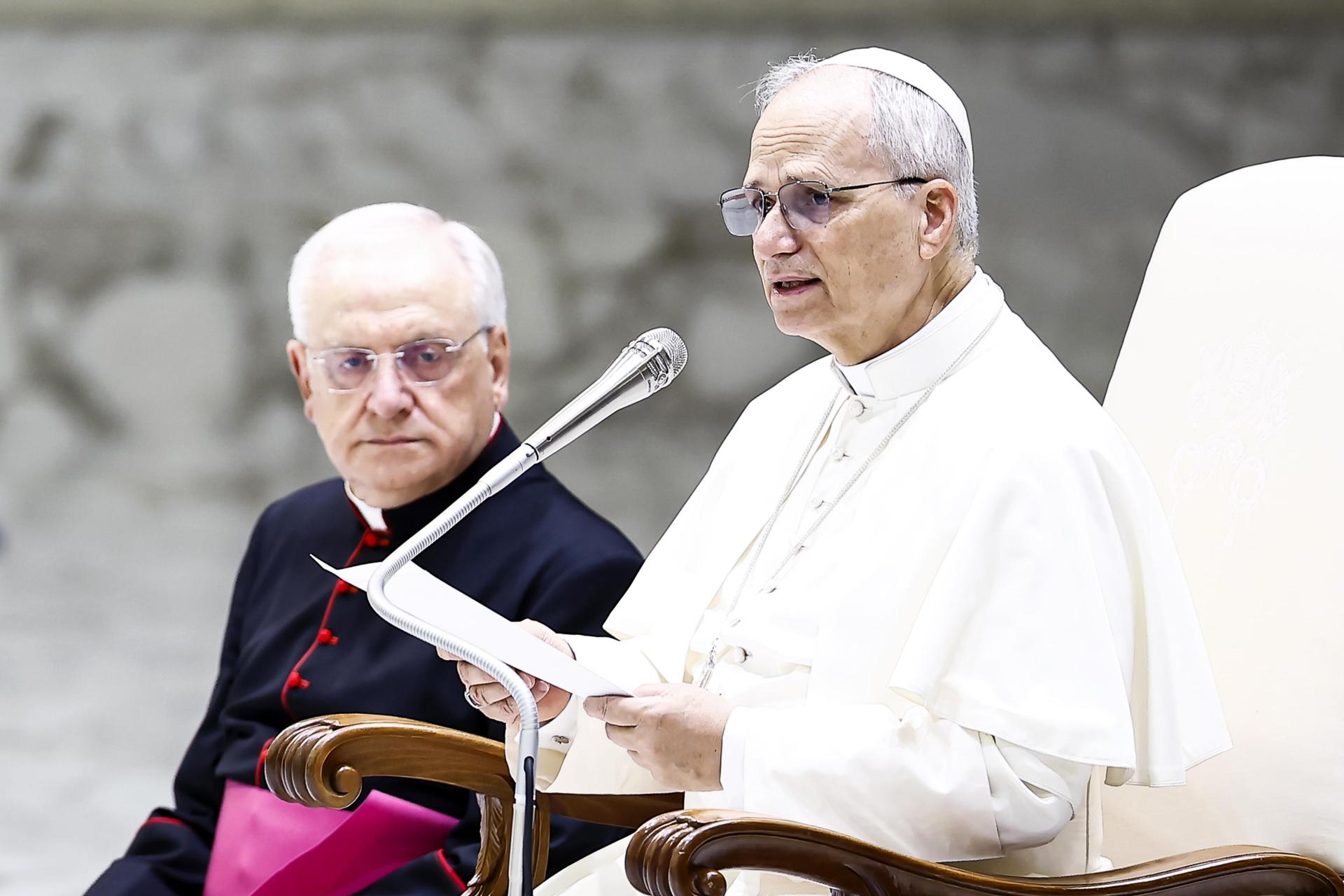 El papa León XIV dirige la audiencia general semanal en el Aula Pablo VI, Ciudad del Vaticano, el 13 de agosto de 2025. EFE/EPA/ANGELO CARCONI