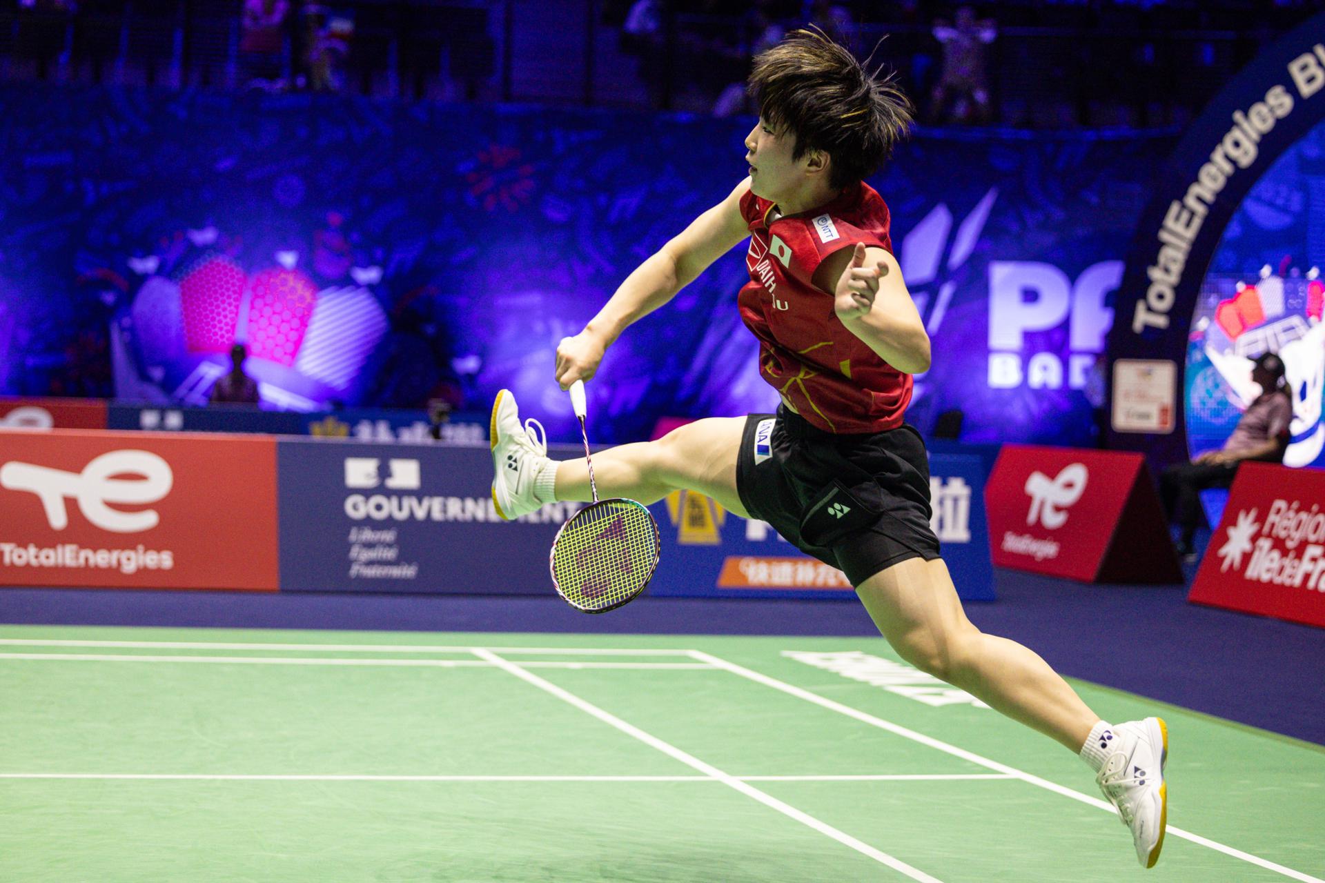 La japonesa Akane Yamaguchi en acción durante un partido del Mundial de bádmintón que se disputa en París. EFE/EPA/CHRISTOPHE PETIT TESSON