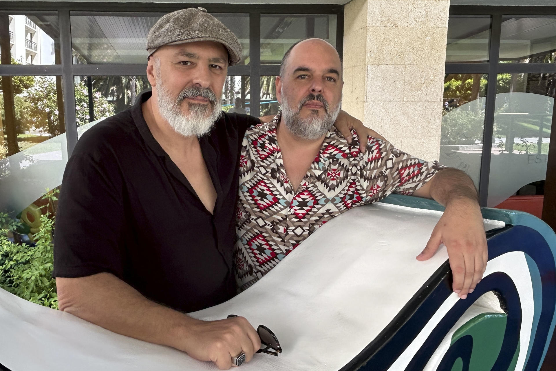 El actor Roberto Álamo (i), y el director del Festival Internacional de Cine bajo la Luna de Islantilla, Esteban Magaz (d), en la comparecencia ante la prensa antes de recibir esta noche Álamo el premio Luis Ciges en reconocimiento a su carrera en la XVIII edición del Festival que se ha celebrado durante los meses de julio y agosto en este enclave turístico de la costa de Huelva. EFE/Fermín Cabanillas