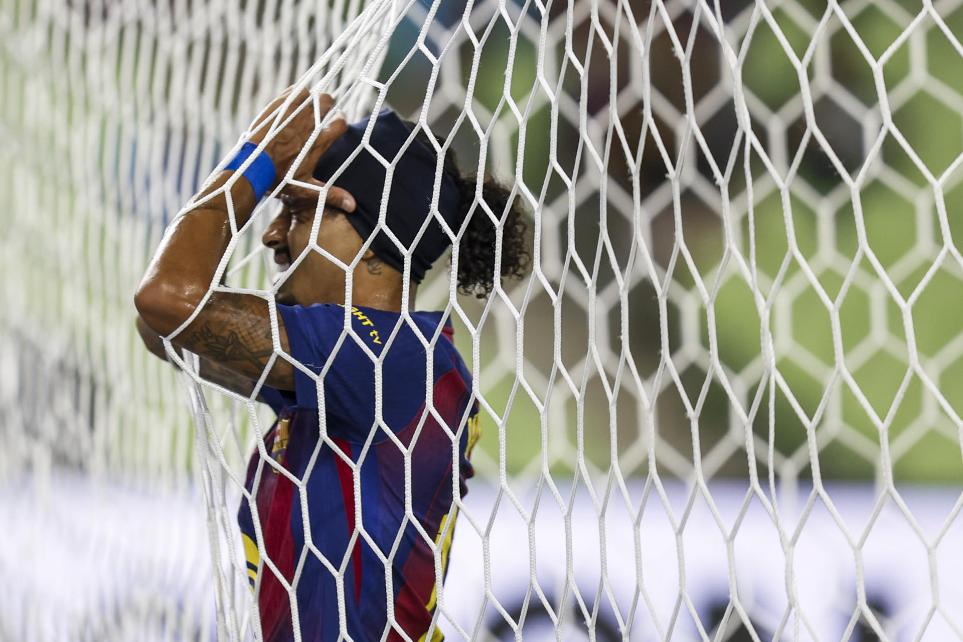 Raphinha, durante el tercer partido de la pretemporada del equipo azulgrana disputado ante el Daegu este lunes en la capital coreana, Seúl. EFE/ Jeon Heon-kyun
