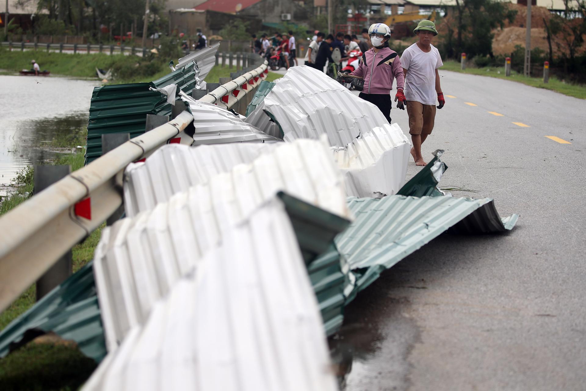 Daños provocados en Vietnam por el impacto del tifón Kajiki.
EFE/EPA/LUONG THAI LINH