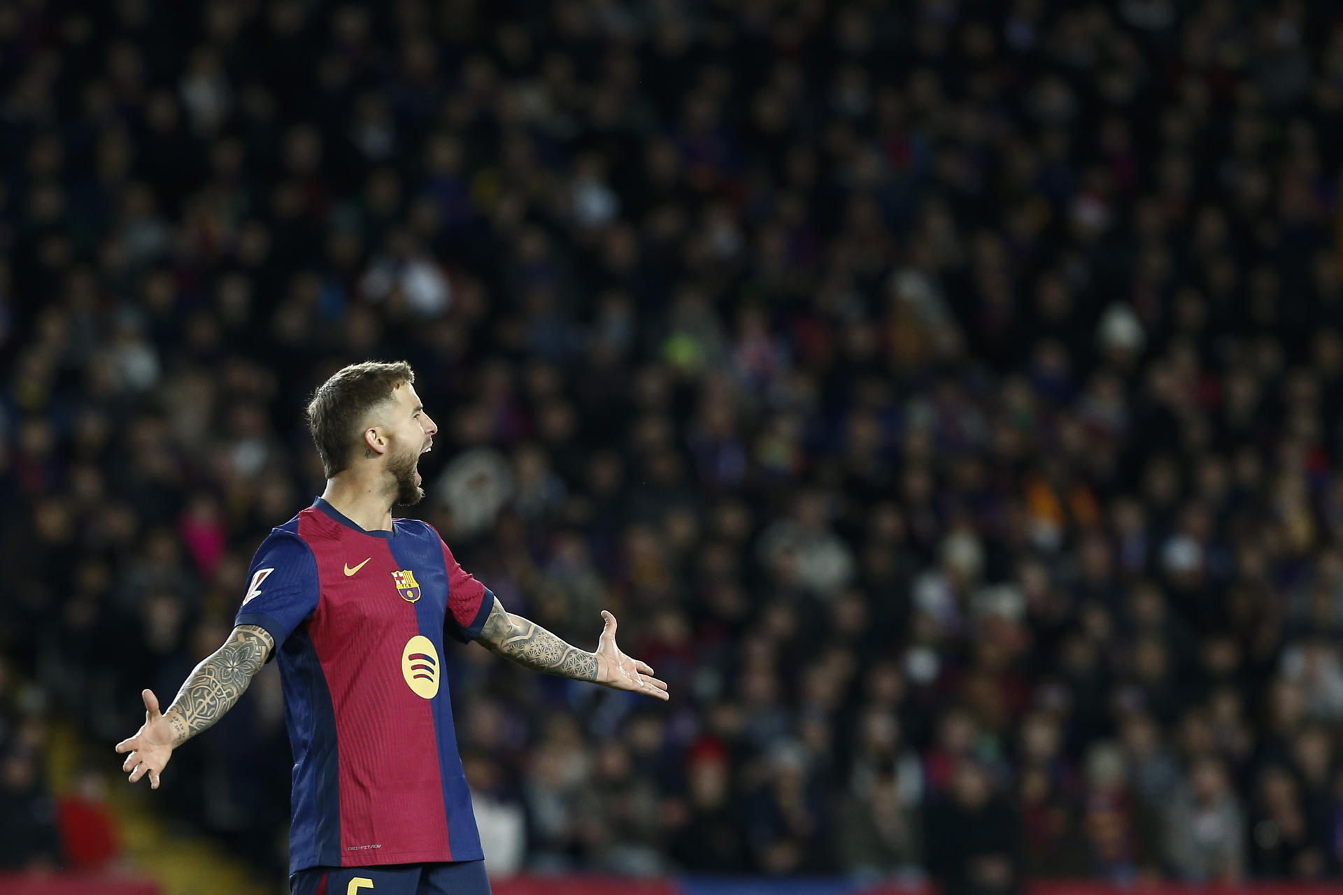 Fotografía de Quique García, en la que puede verse en una imagen de archivo del 21 de diciembre de 2024 al futbolista del Barcelona Íñigo Martínez. EFE