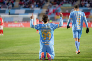 Damián Batallini de Bolívar celebra un gol este miércoles, durante un partido de octavos de final de la Copa Sudamericana. EFE/ Paloma Del Solar
